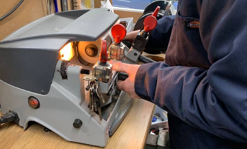 Keys Cut While You Wait 1